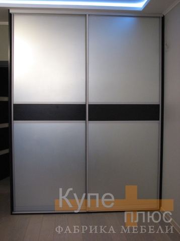 Встроенный 2-хдверный шкаф с матовым зеркалом ламинированными вставками